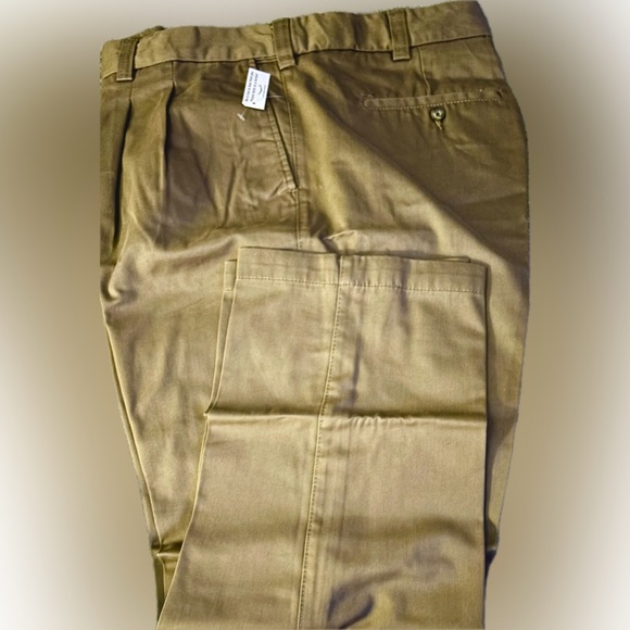 Amazon Essentials men's classic fit Chino Taupe;
46 x 28 NWT - Picture 3 of 6